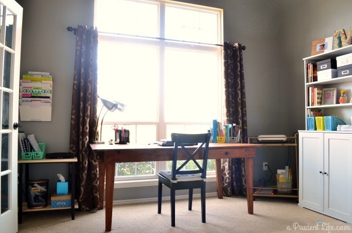 Aesthetic Desk/ Office Makeover, Welcome to Bloxburg