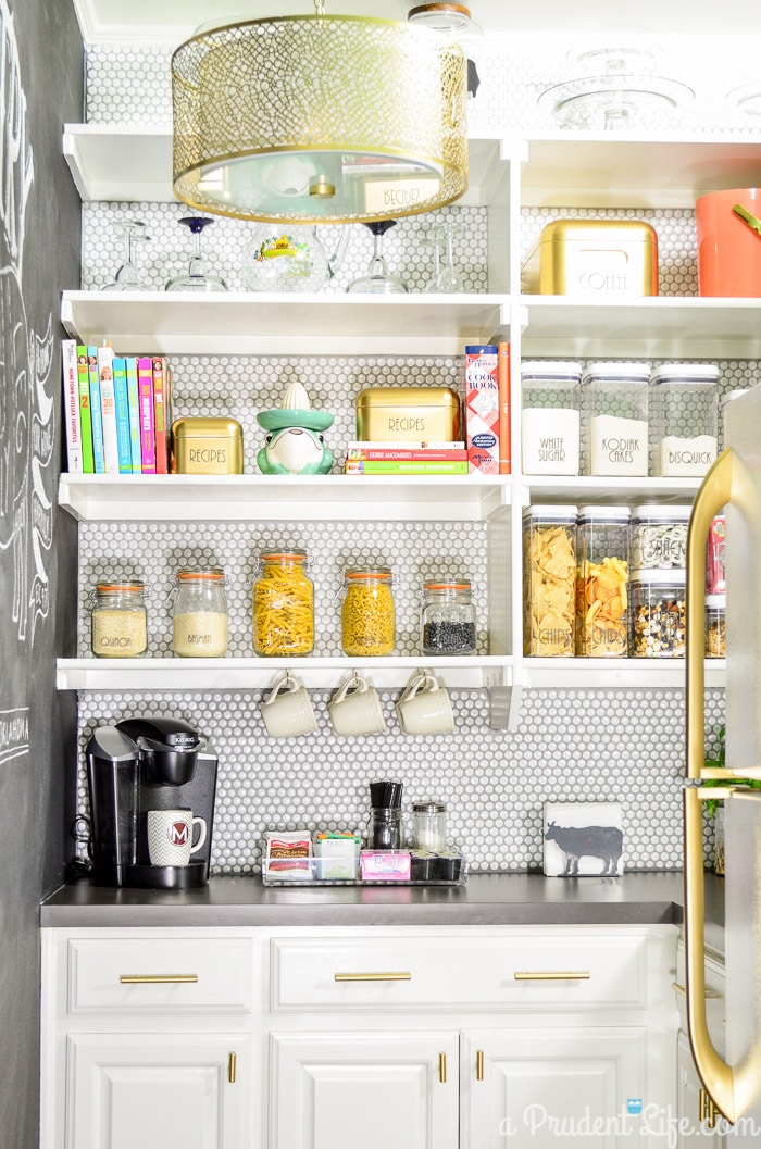 I need this pantry!