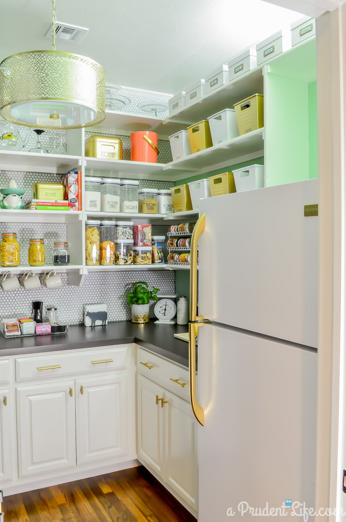 Organized Pantry - This post has tons of great ideas!