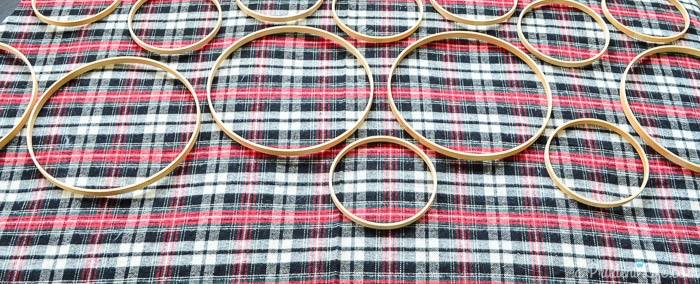 DIY Christmas Sign - Easy Embroidery Hoop Art