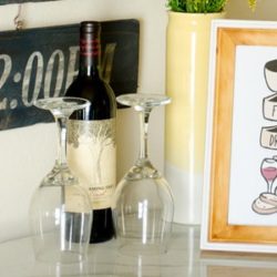 This food and wine printable would make a great gift!