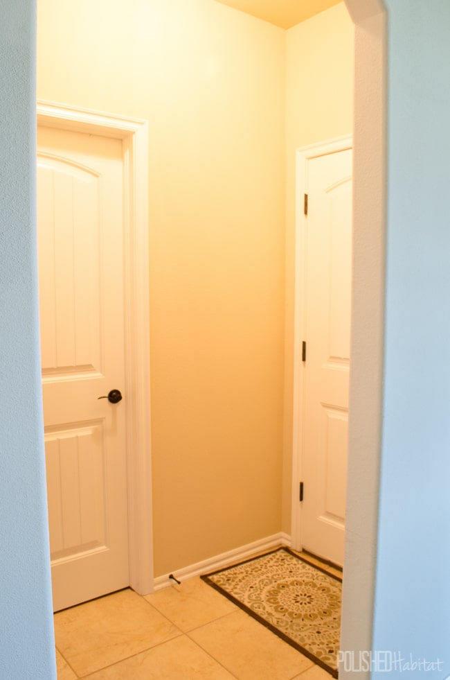 Mini-Mudroom BEFORE