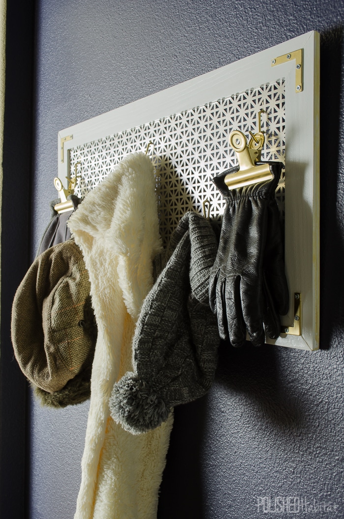 Looking for organization AND style? This DIY coat rack provides both on a budget and is the perfect entry-level DIY project for your entryway.