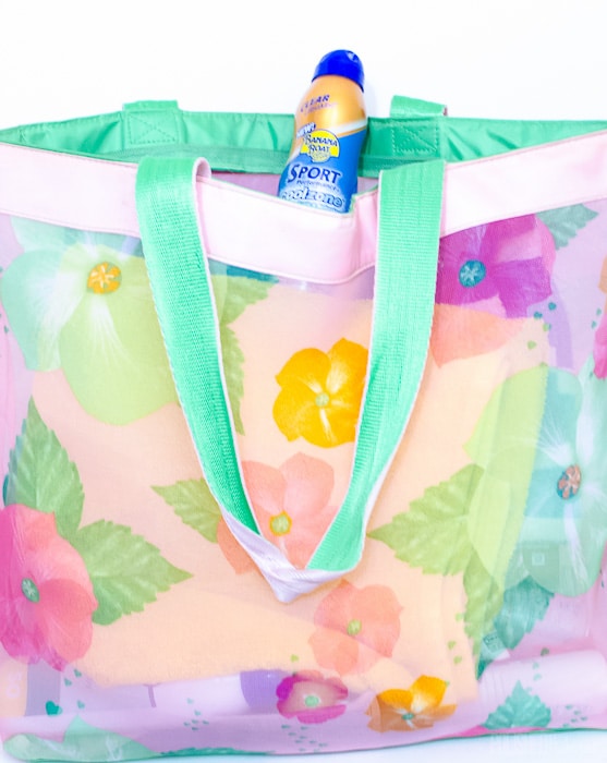 Keep a swimming bag ready to go with sunscreen, towels, and goggles. Click for other 10 minute organizing ideas!