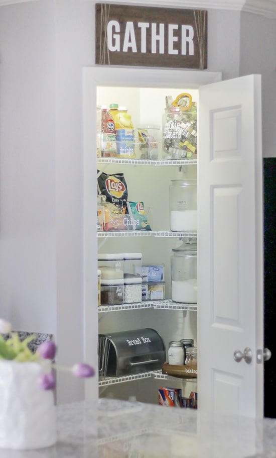 Small Pantry Organizing Tips & Tricks - Get your kitchen organized today. 