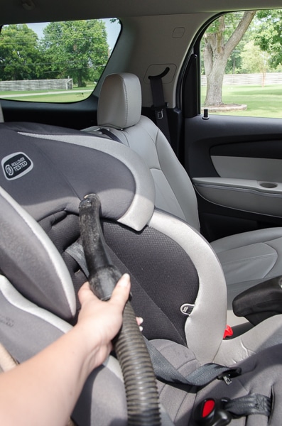 If you feel like the inside of your car is always a mess, you need these tips! 