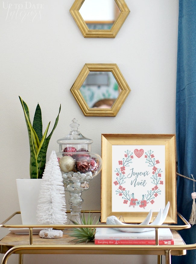 Free Christmas printable and a renter friendly holiday decorating hack
