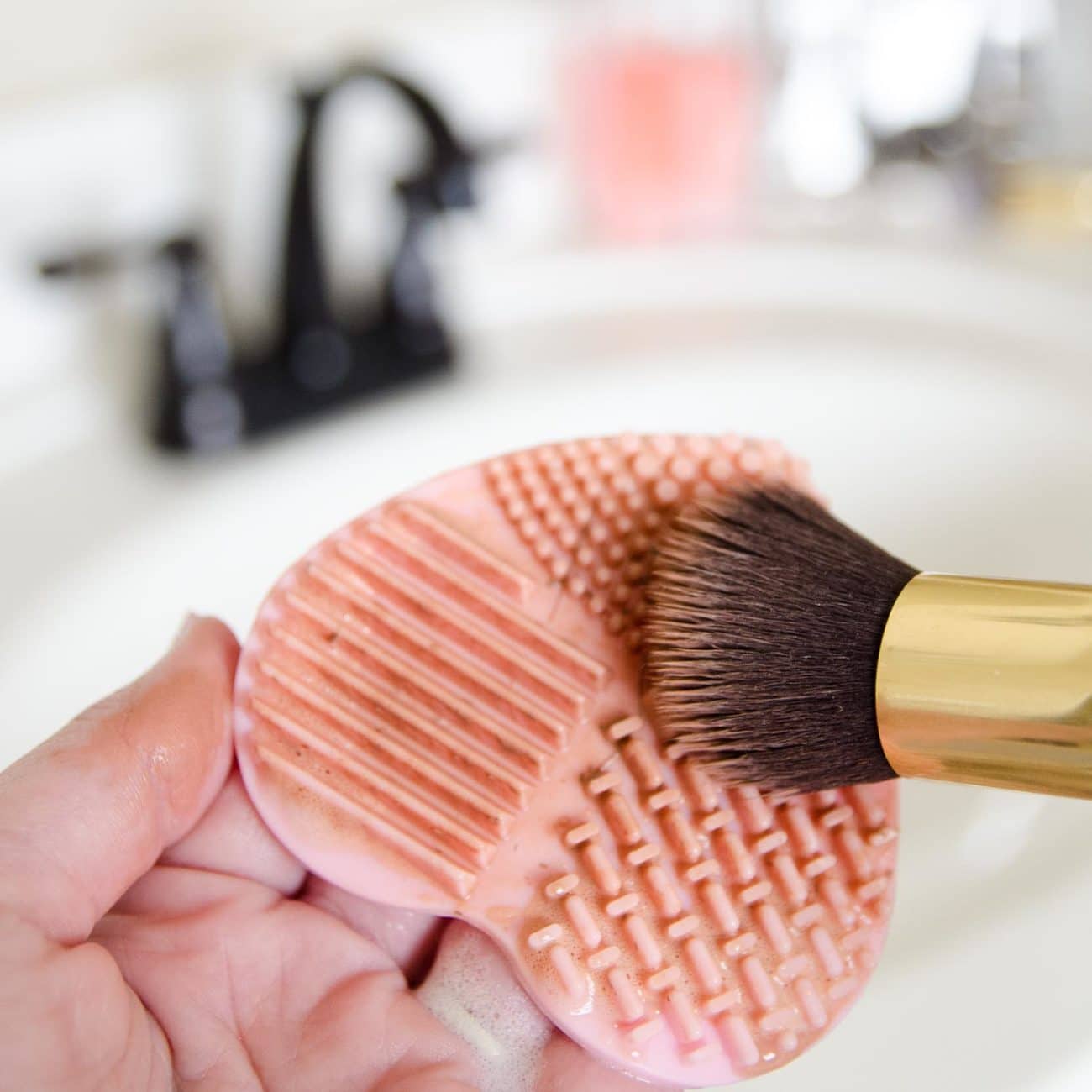 Silcone make up brush cleaning tool