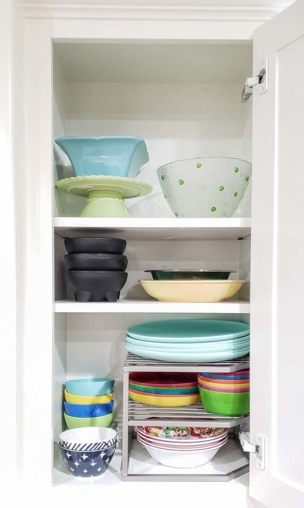 Organized upper kitchen cabinet