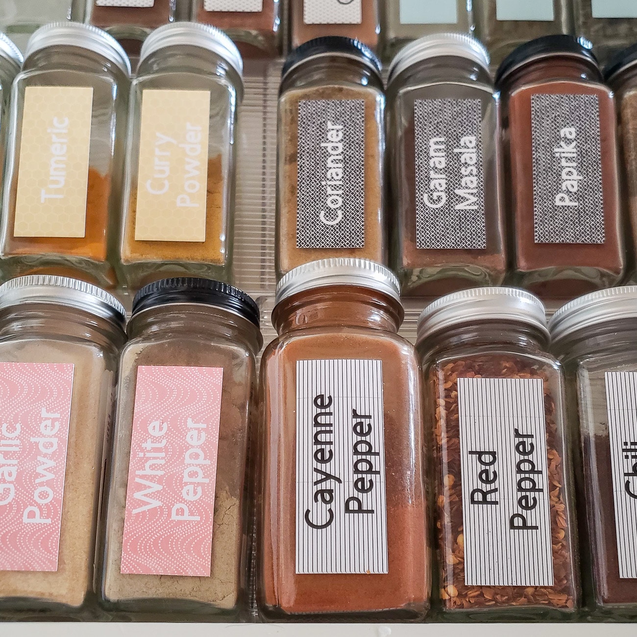 Pretty Glass Spice Jar Labels - How to Organize Spices