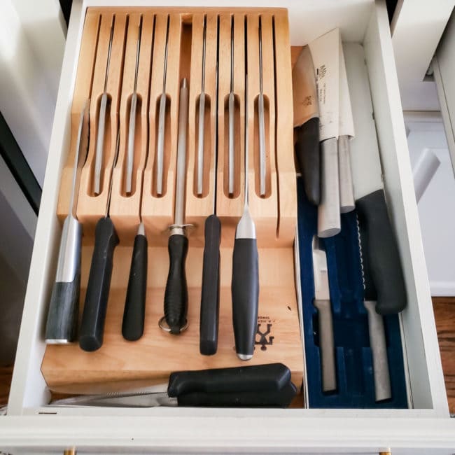 How to organize knives in a kitchen drawer
