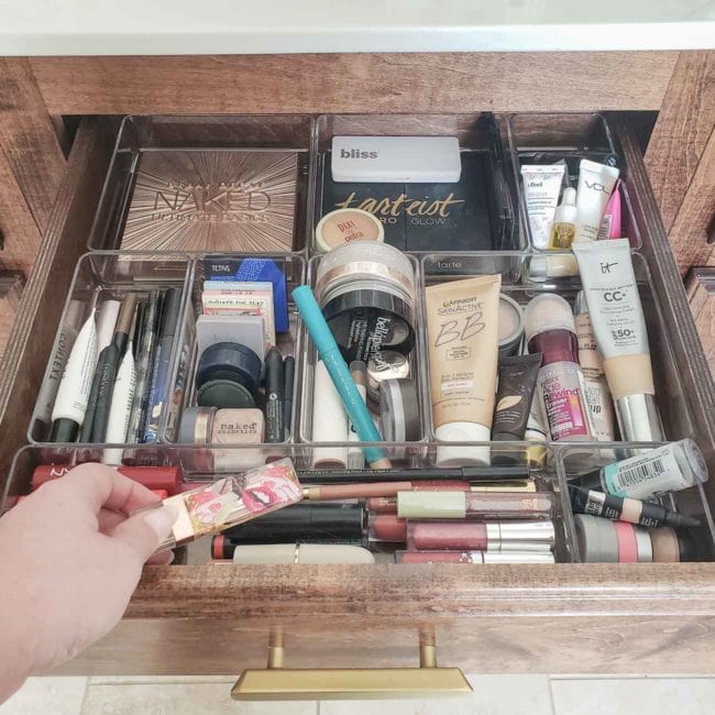 How to organize bathroom drawers