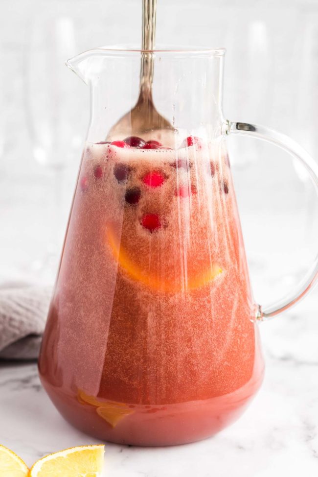 https://www.polishedhabitat.com/wp-content/uploads/2019/12/Pomegranate-Mimosa-Recipe-10-650x974.jpg